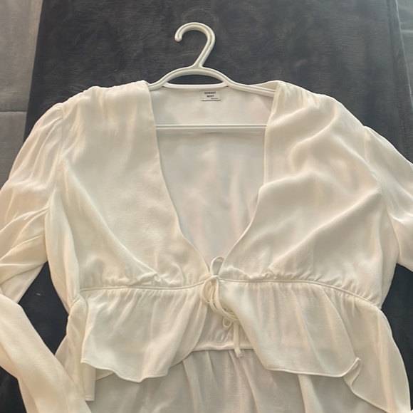 Aritzia best Sunday front tie shirt - Picture 2 of 3